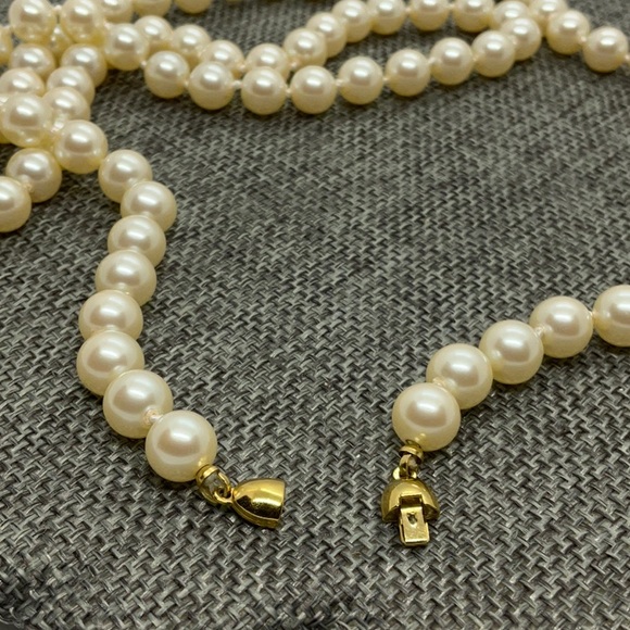 Monet Feaux Pearl Necklace - Picture 4 of 4